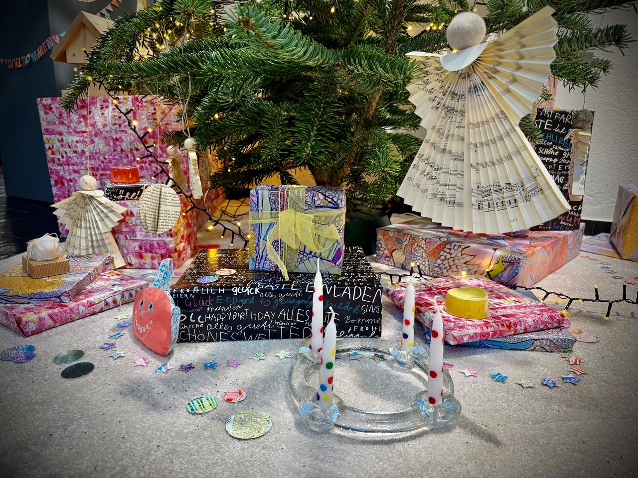 Christmas exhibition: creative products from our workshops incl. food and drink