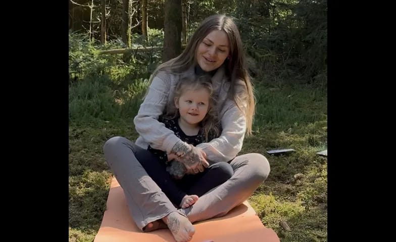 Familienyoga – Gemeinsame Auszeit für Gross & Klein