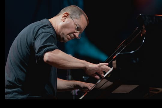 Chris Jarrett (USA/DE): Tales of our Times (Solo Piano)