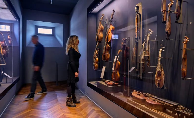 Der Herkunft von Musikinstrumenten auf der Spur