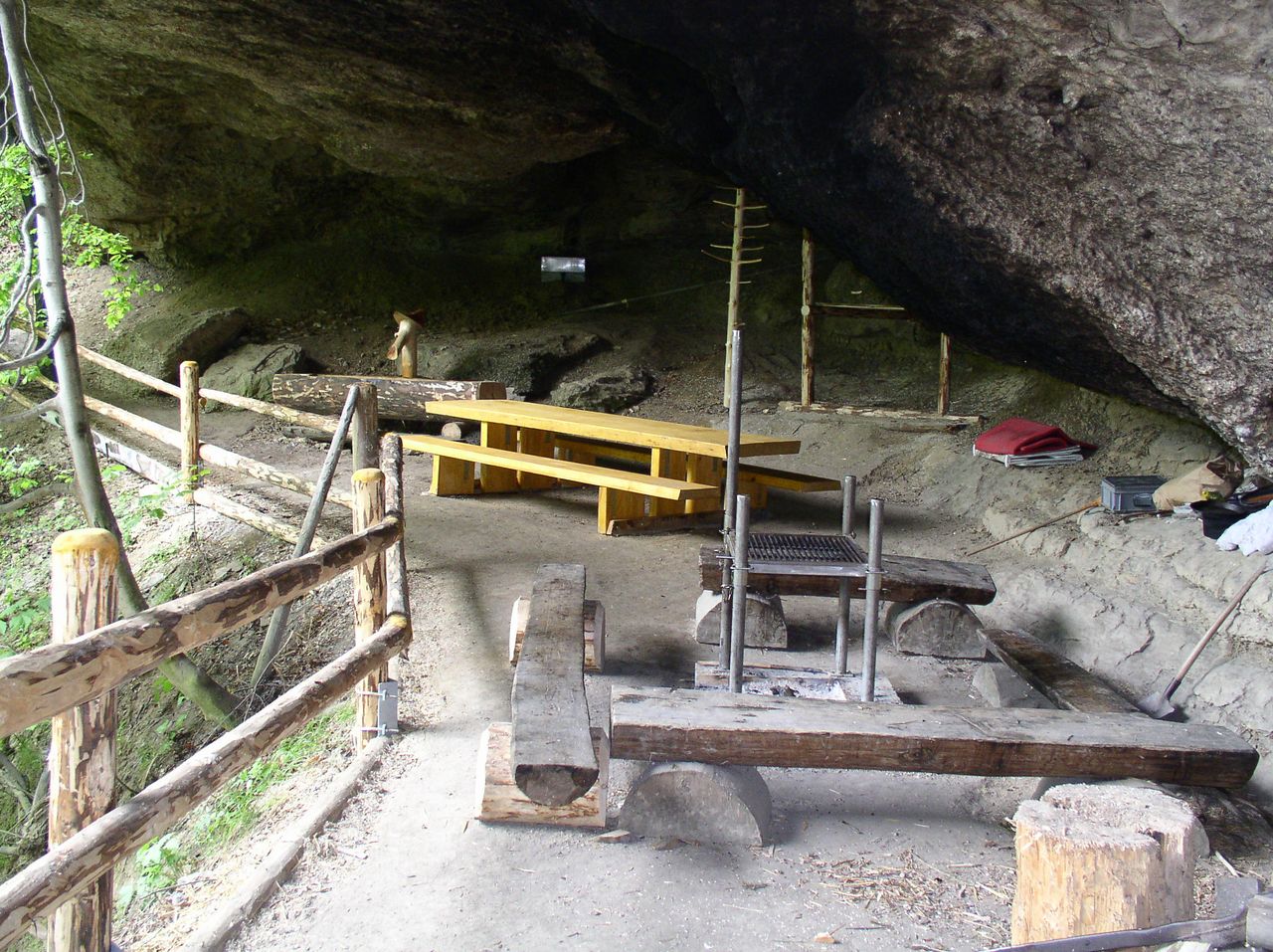 Brandenfelshöhle con focolare